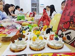 雅香麗化妝用品（深圳）有限公司，八月九月生日會(huì)福利！借此慰勞每一位員工對(duì)工作的辛勤勞作以及用心盡責(zé)!