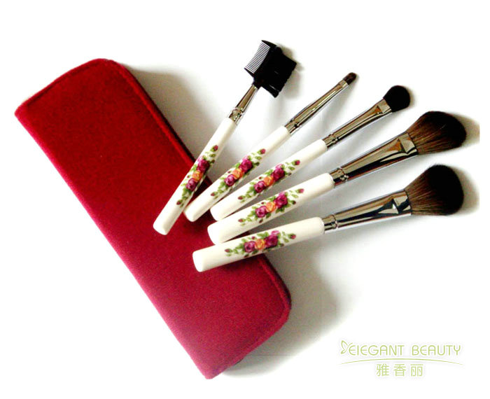 化妝刷選購指南：材質(zhì)、形狀與品牌的科學(xué)選擇