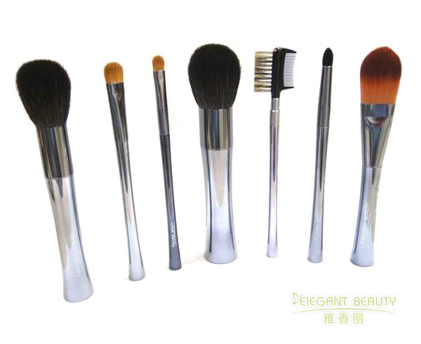 7支化妝刷套裝材質(zhì)解析與使用指南——專業(yè)工具如何提升妝效